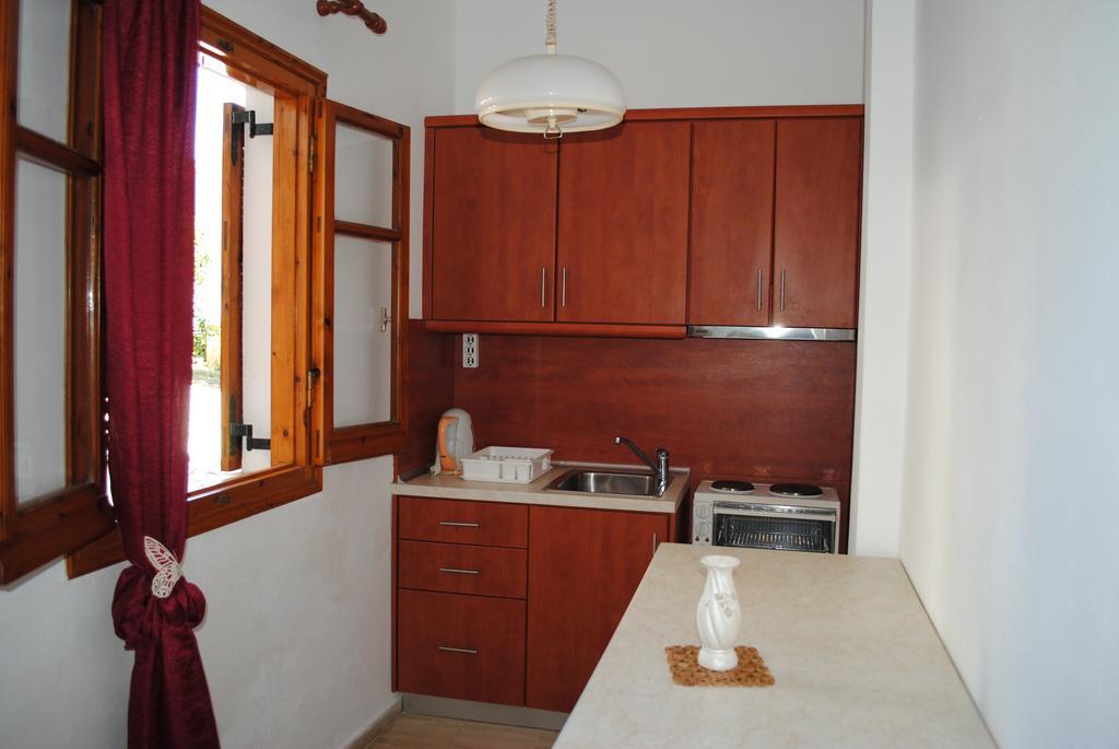 Hotel Olga Agios Stefanos Avliotes  Rom bilde